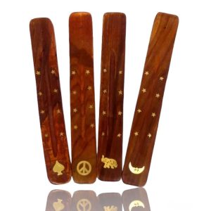 Mediniai smilkalų laikikliai su auksiniais simboliais – mėnulis, dramblys, taikos ženklas ir žvaigždės